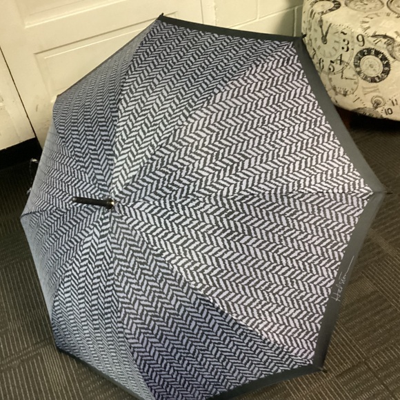 HALSTON vintage, beautiful umbrella, purples, and black - Picture 5 of 7